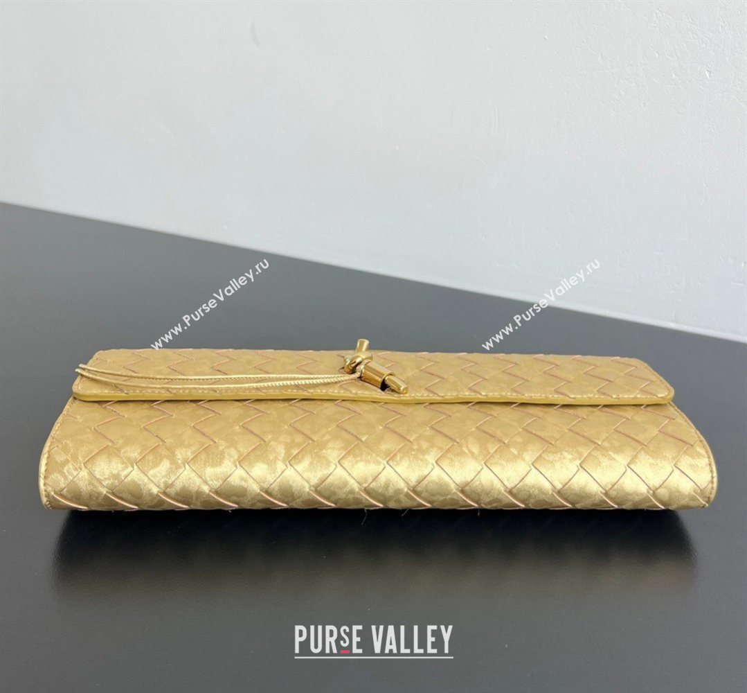 Bottega Veneta Long Clutch Bag Andiamo in Intrecciato Lamina Satin Leather Gold 2026 741511 (WT-260401048)