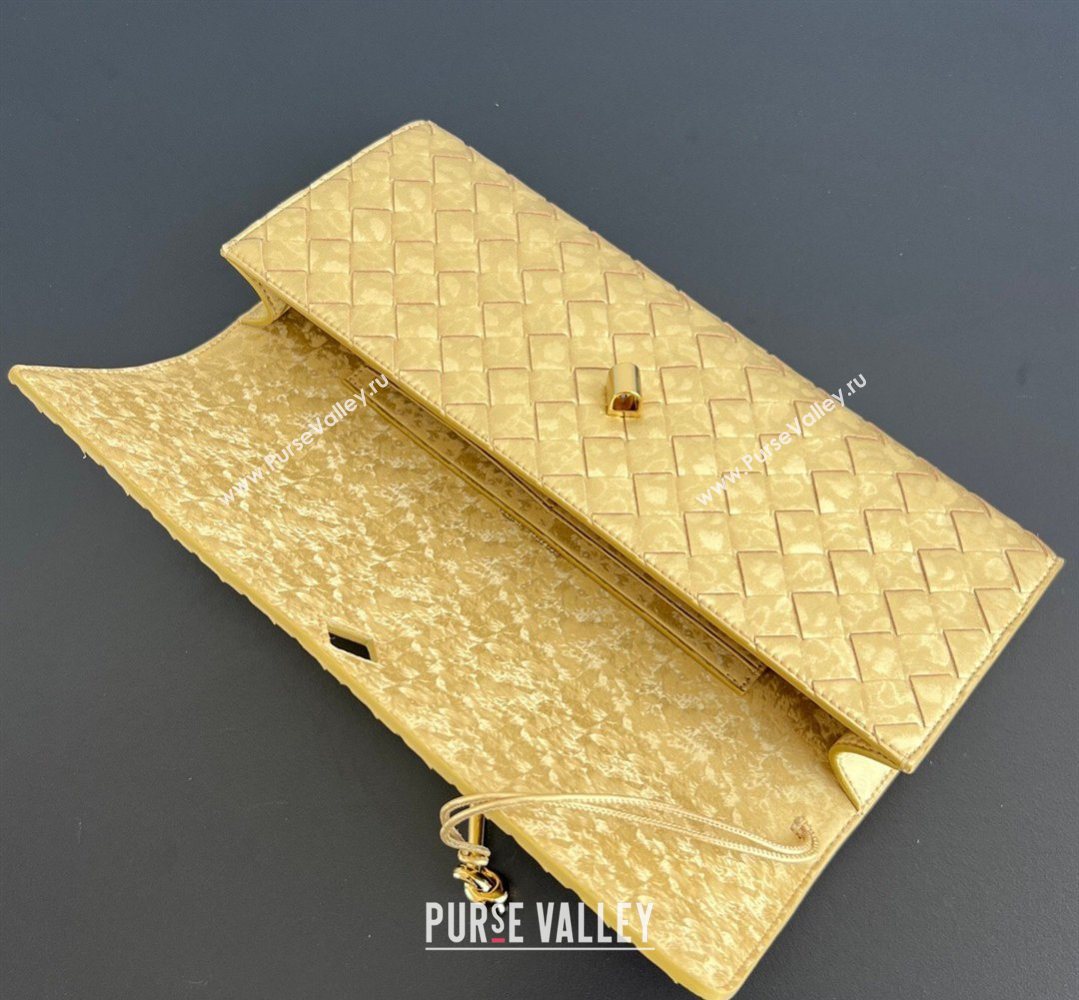 Bottega Veneta Long Clutch Bag Andiamo in Intrecciato Lamina Satin Leather Gold 2026 741511 (WT-260401048)