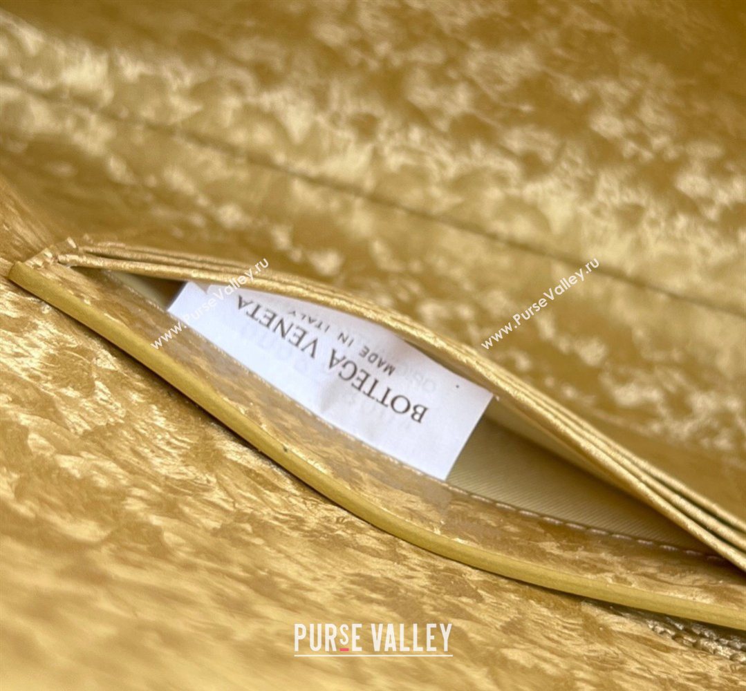 Bottega Veneta Long Clutch Bag Andiamo in Intrecciato Lamina Satin Leather Gold 2026 741511 (WT-260401048)