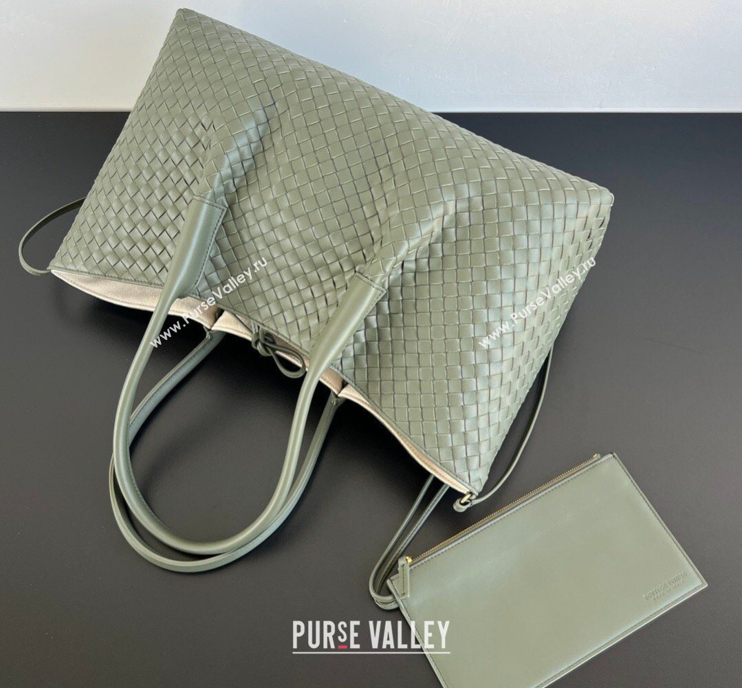 Bottega Veneta Medium Pinacoteca Tote Bag in Intrecciato Leather Pickle Green/Sea Salt 2026 817166 (WT-260401069)