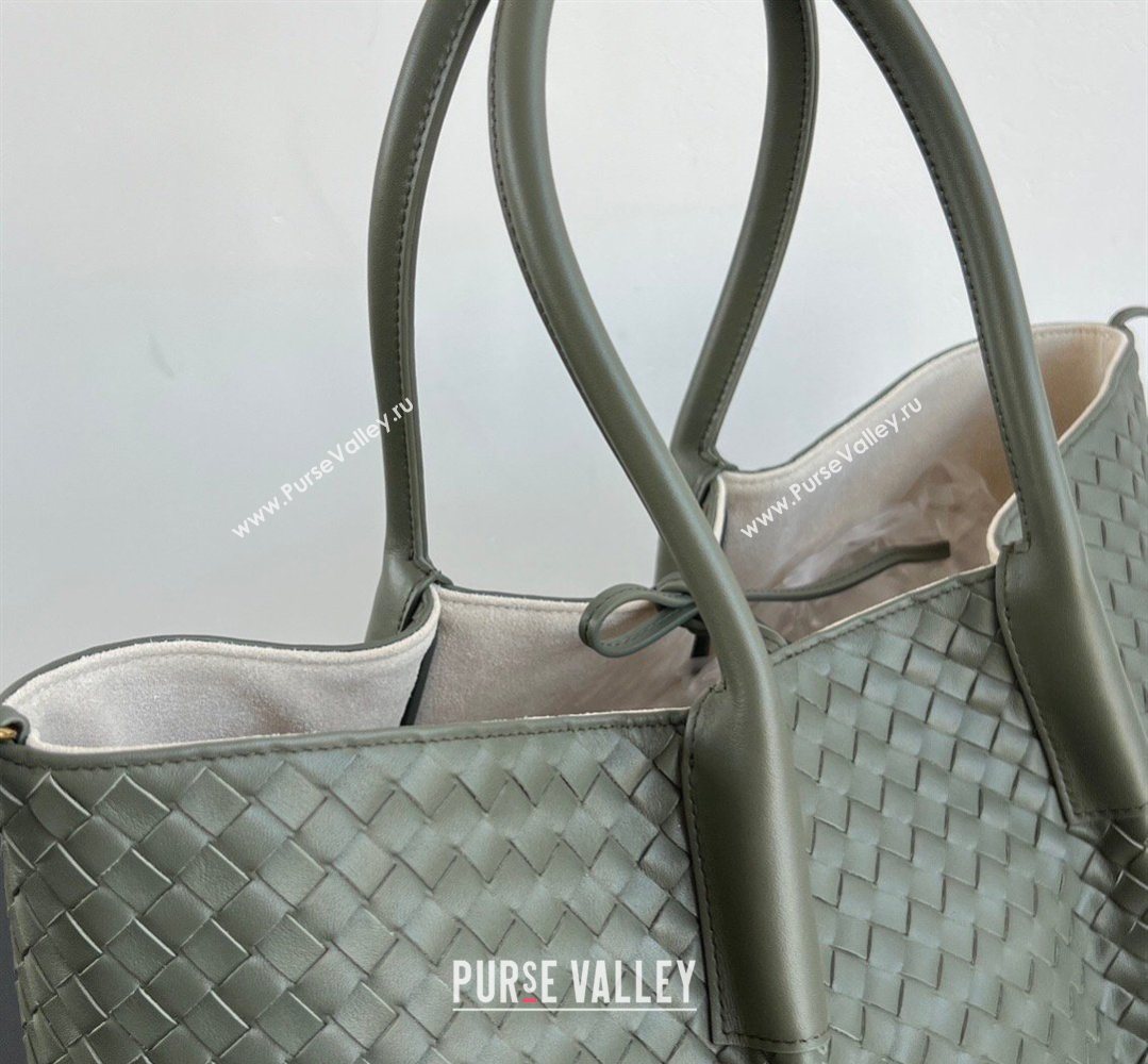 Bottega Veneta Medium Pinacoteca Tote Bag in Intrecciato Leather Pickle Green/Sea Salt 2026 817166 (WT-260401069)