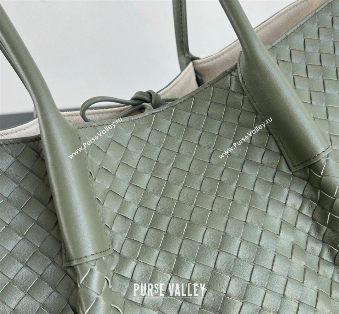 Bottega Veneta Medium Pinacoteca Tote Bag in Intrecciato Leather Pickle Green/Sea Salt 2026 817166 (WT-260401069)