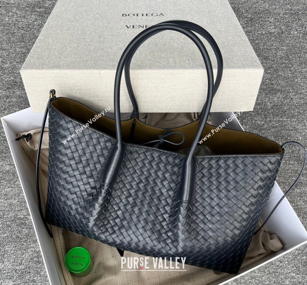 Bottega Veneta Medium Pinacoteca Tote Bag in Intrecciato Leather Midnight Blue 2026 817166 (WT-260401070)