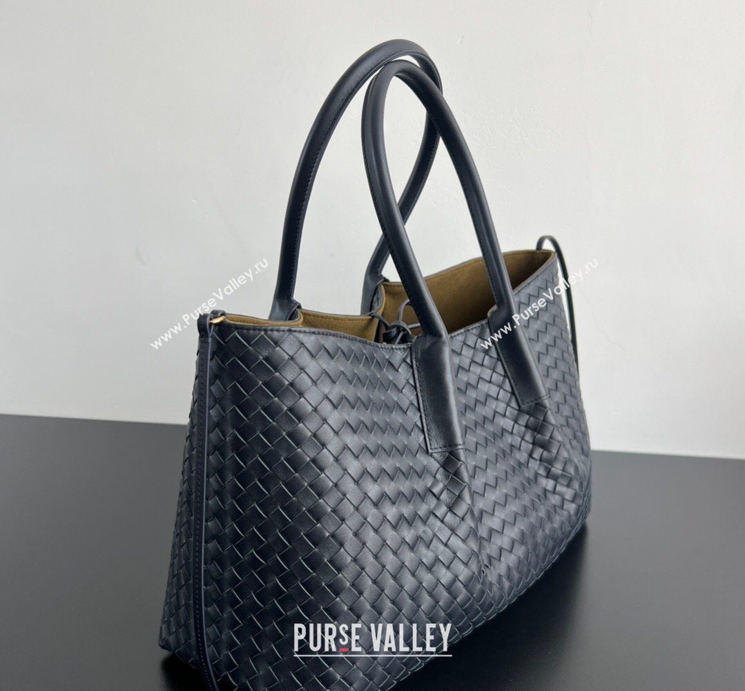 Bottega Veneta Medium Pinacoteca Tote Bag in Intrecciato Leather Midnight Blue 2026 817166 (WT-260401070)