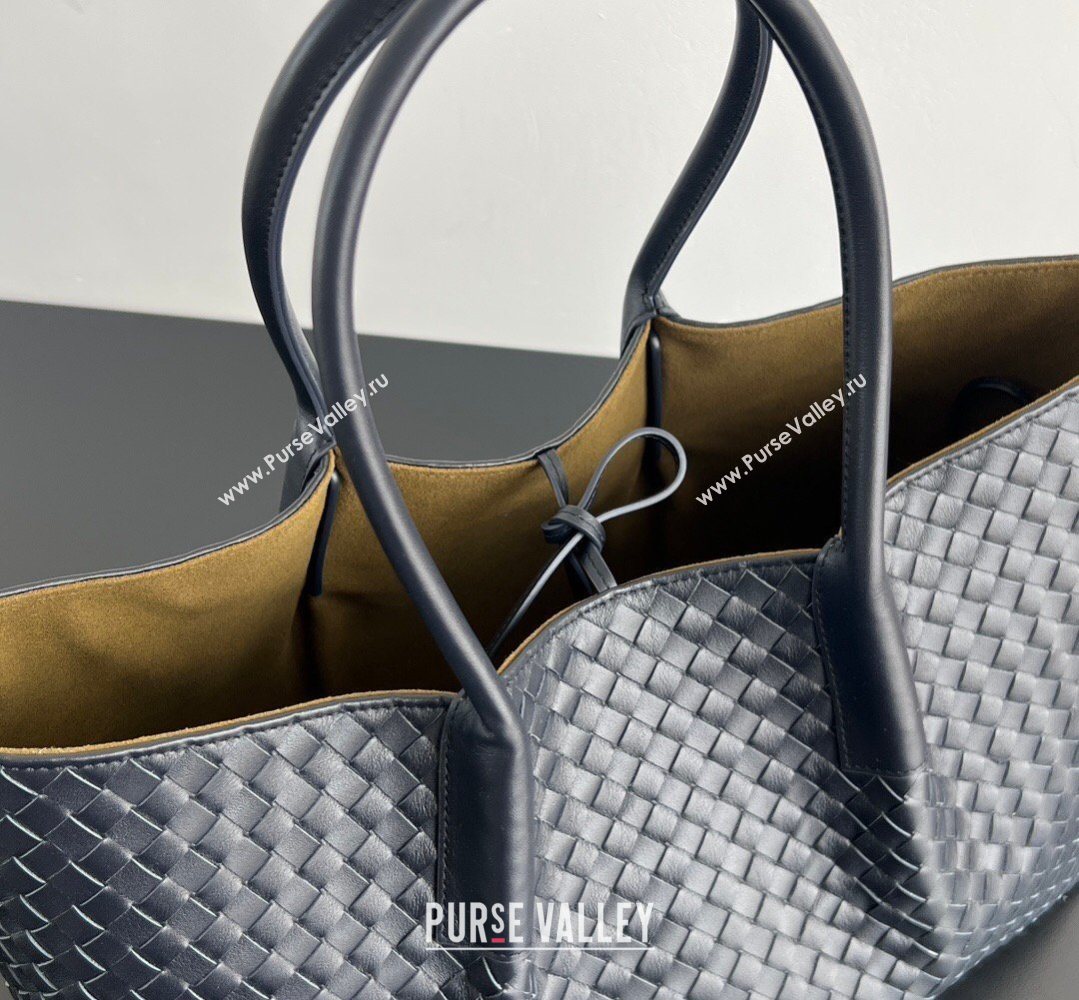 Bottega Veneta Medium Pinacoteca Tote Bag in Intrecciato Leather Midnight Blue 2026 817166 (WT-260401070)