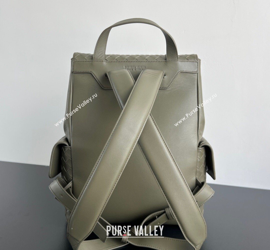Bottega Veneta Mens Back To School Backpack Bag in Intrecciato Leather Cypress Green 2026 805971 (WT-260401077)