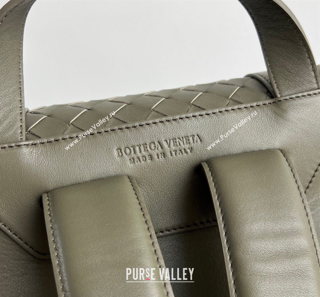 Bottega Veneta Mens Back To School Backpack Bag in Intrecciato Leather Cypress Green 2026 805971 (WT-260401077)