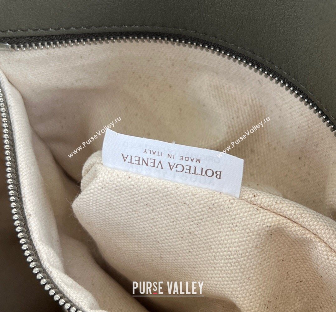 Bottega Veneta Mens Back To School Backpack Bag in Intrecciato Leather Cypress Green 2026 805971 (WT-260401077)