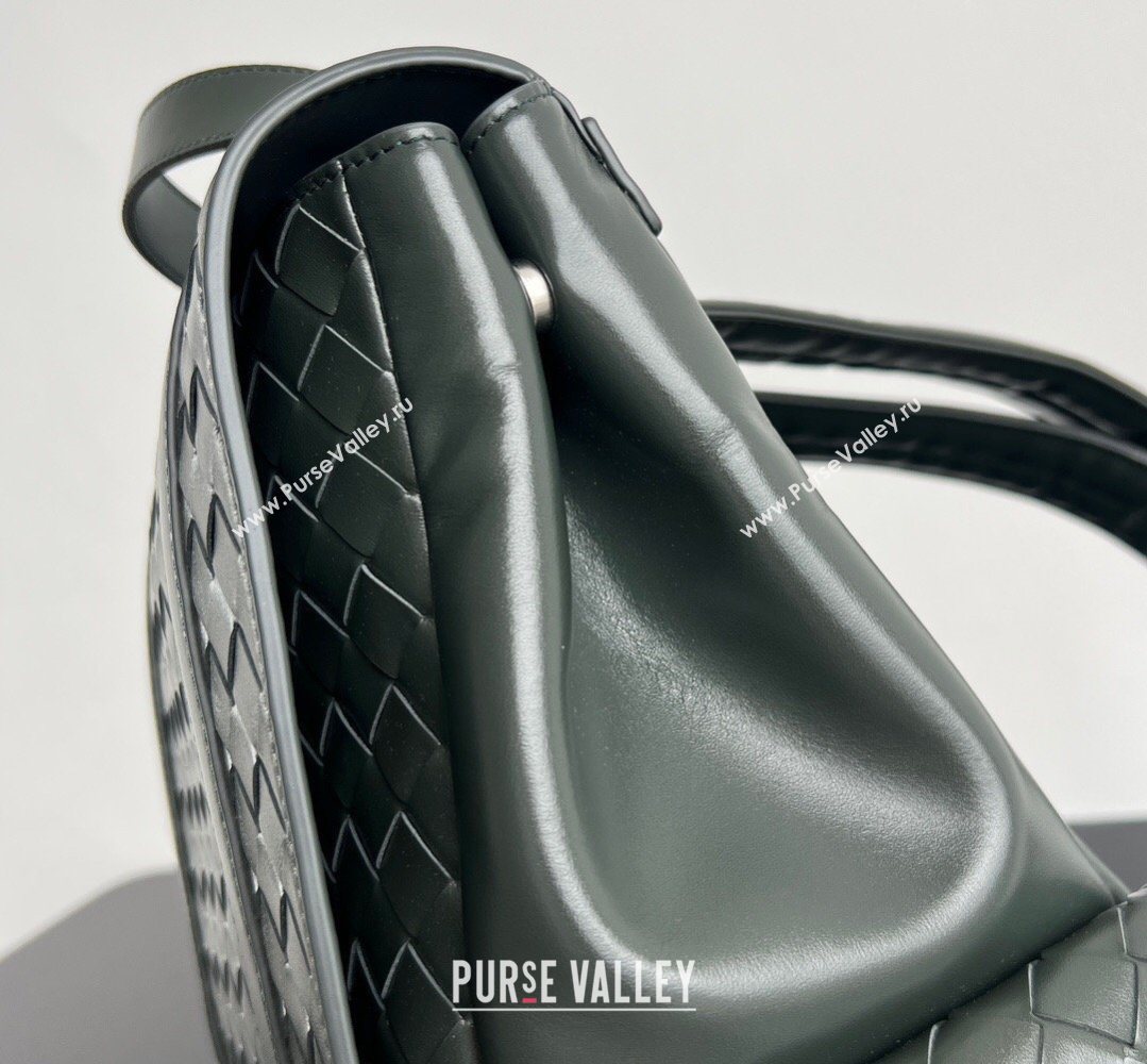 Bottega Veneta Mens Back To School Backpack Bag in Intrecciato Leather Dark Green 2026 805971 (WT-260401078)