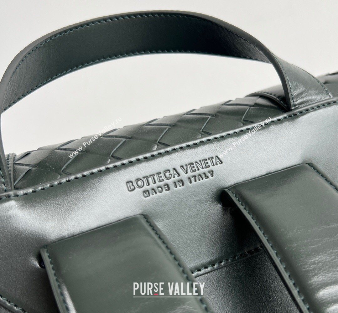 Bottega Veneta Mens Back To School Backpack Bag in Intrecciato Leather Dark Green 2026 805971 (WT-260401078)