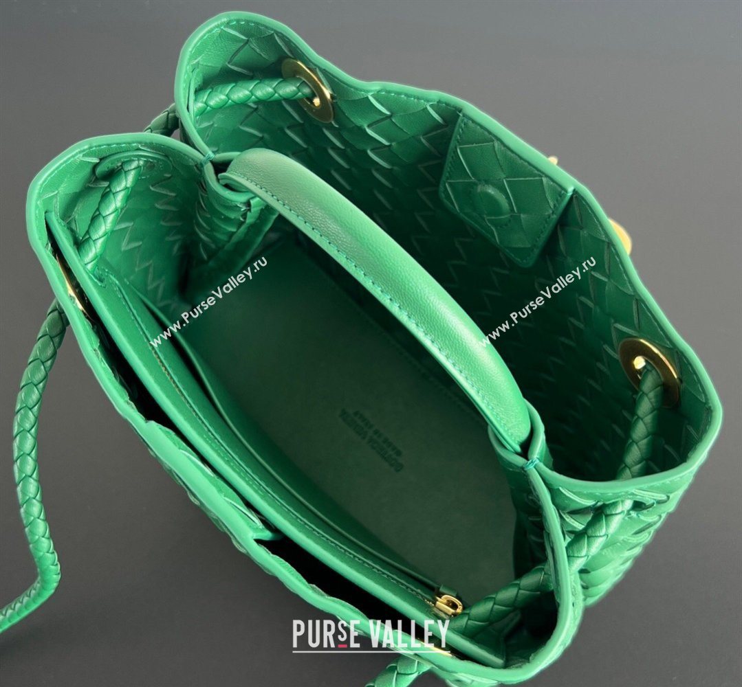 Bottega Veneta Small Andiamo Top Handle Bag in Intrecciato Leather 743568 Jungle Green 2026 (WT-260401082)