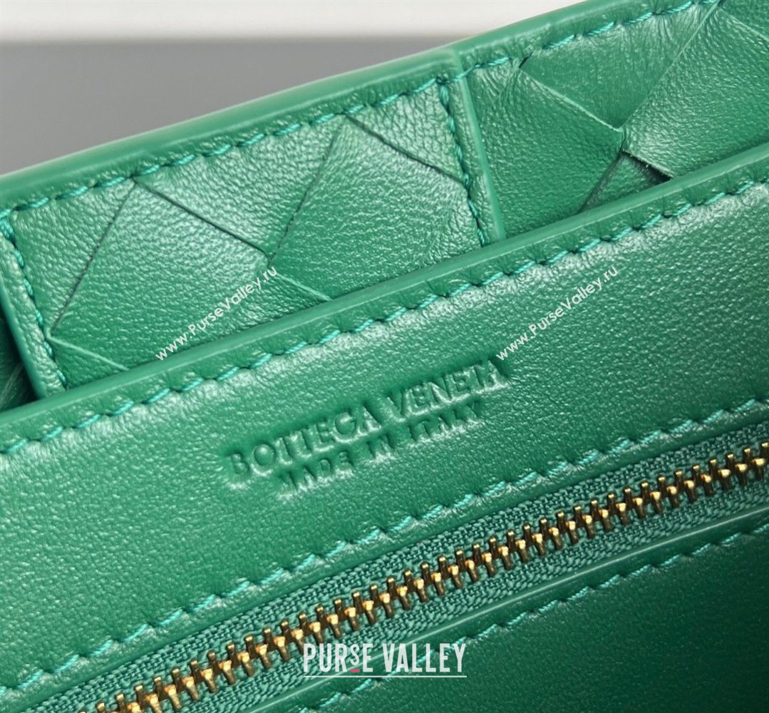 Bottega Veneta Small Andiamo Top Handle Bag in Intrecciato Leather 743568 Jungle Green 2026 (WT-260401082)