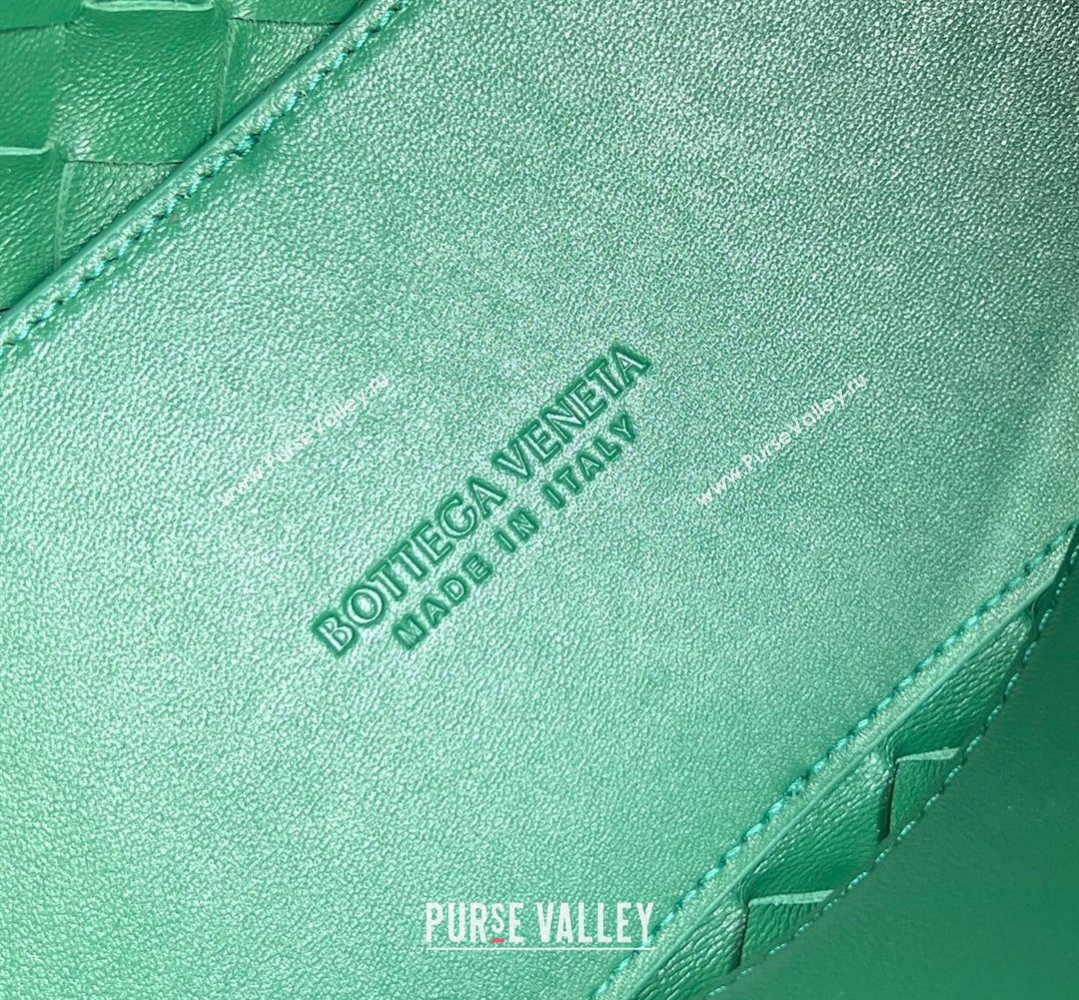 Bottega Veneta Small Andiamo Top Handle Bag in Intrecciato Leather 743568 Jungle Green 2026 (WT-260401082)