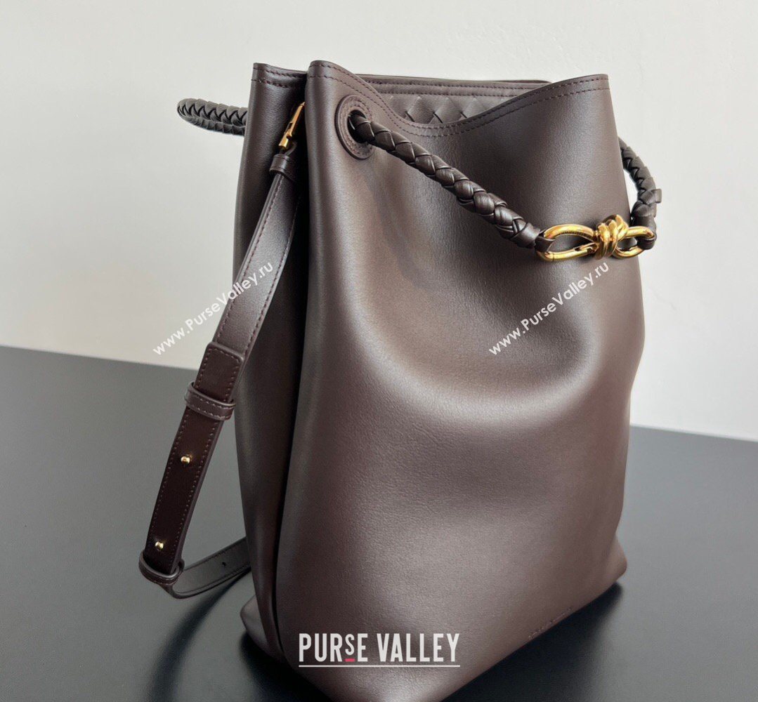 Bottega Veneta Andiamo Bucket Bag in Silky Leather Fondant Brown 2026 844169 (WT-260401064)