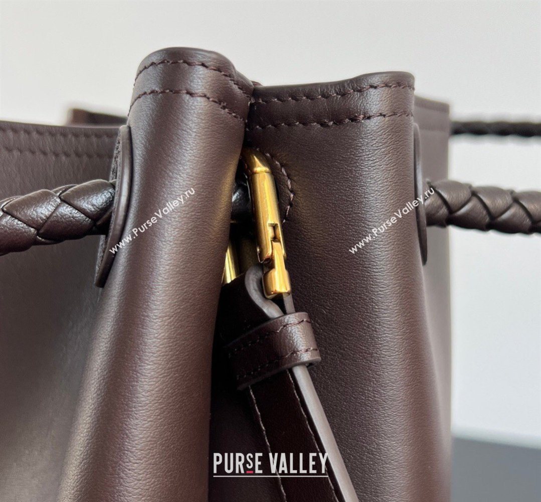 Bottega Veneta Andiamo Bucket Bag in Silky Leather Fondant Brown 2026 844169 (WT-260401064)