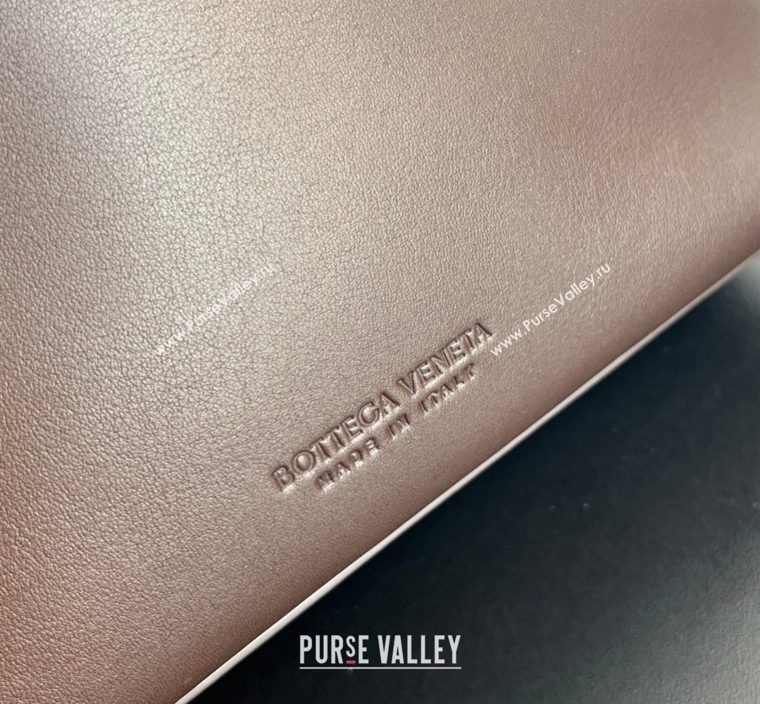 Bottega Veneta Andiamo Bucket Bag in Silky Leather Fondant Brown 2026 844169 (WT-260401064)