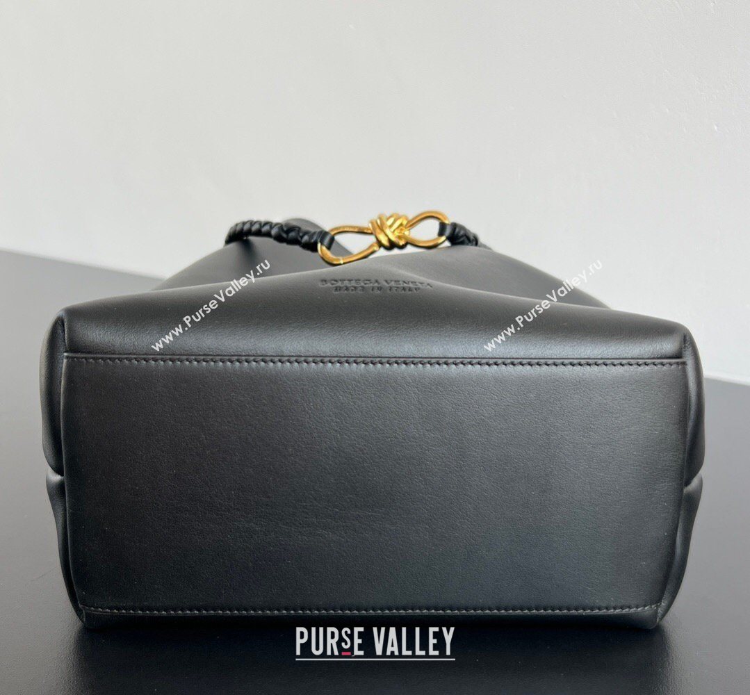 Bottega Veneta Andiamo Bucket Bag in Silky Leather Black 2026 844169 (WT-260401065)