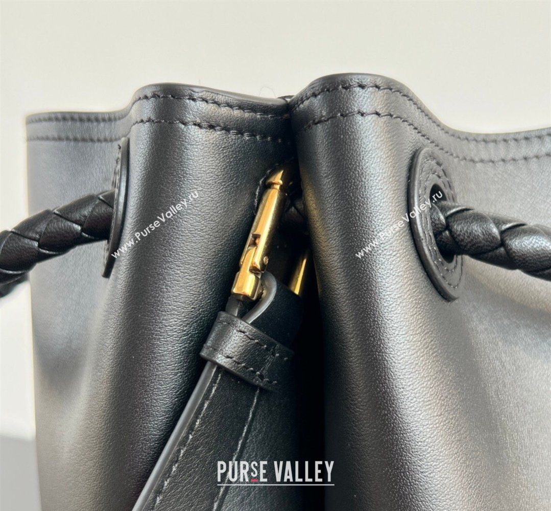 Bottega Veneta Andiamo Bucket Bag in Silky Leather Black 2026 844169 (WT-260401065)