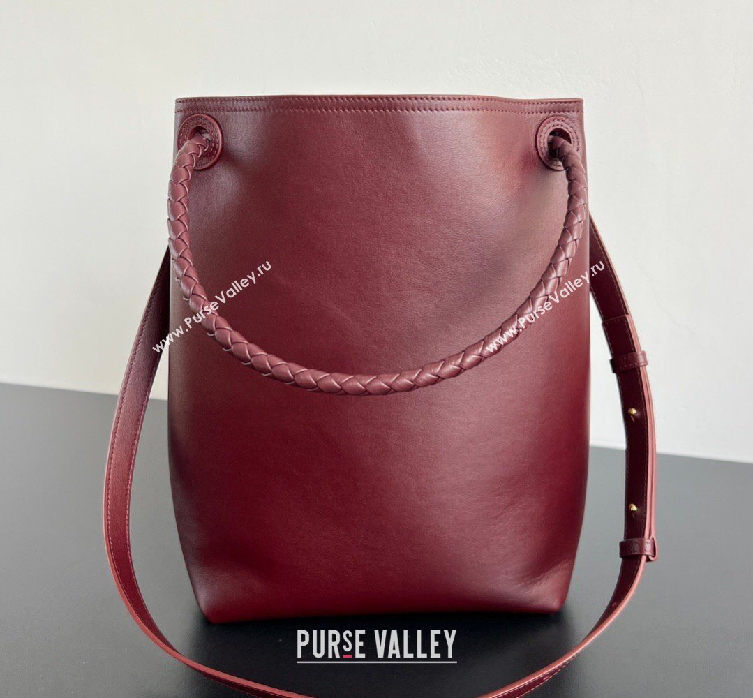 Bottega Veneta Andiamo Bucket Bag in Silky Leather Barolo Red 2026 844169 (WT-260401066)