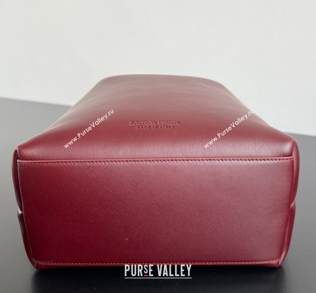 Bottega Veneta Andiamo Bucket Bag in Silky Leather Barolo Red 2026 844169 (WT-260401066)