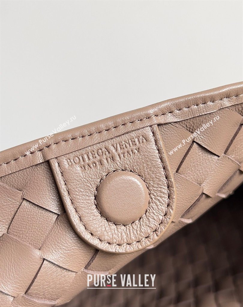 Bottega Veneta Large Sardine Bag with Strap in Intrecciato Leather Light Khaki 2026 754988 (YX-260402033)