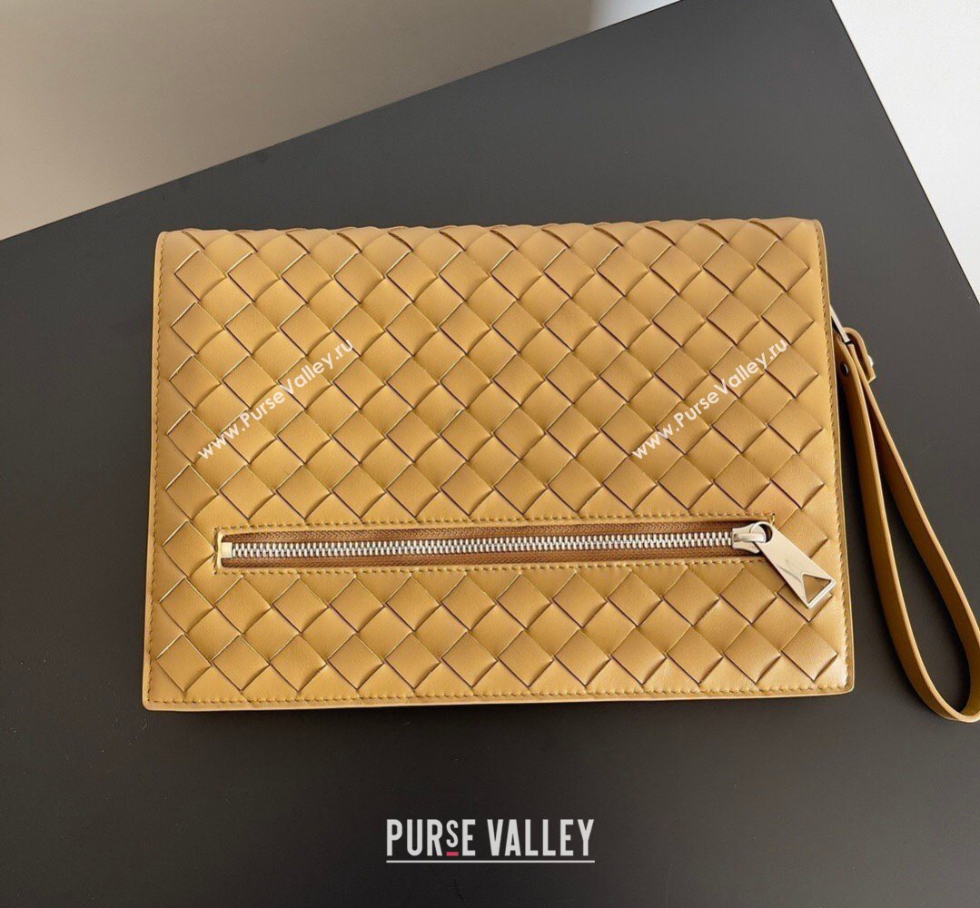 Bottega Veneta Mens Small Intrecciato Leather Document Case With Wristlet Brown 2026 693675 (YX-260402094)