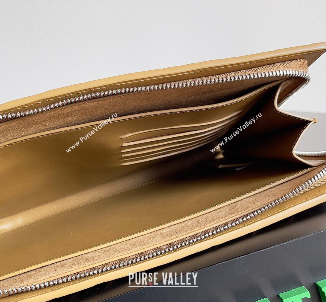 Bottega Veneta Mens Small Intrecciato Leather Document Case With Wristlet Brown 2026 693675 (YX-260402094)