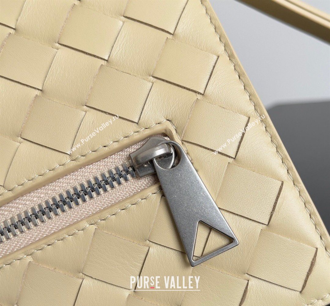 Bottega Veneta Mens Small Intrecciato Leather Document Case With Wristlet Porridge 2026 693675 (YX-260402097)