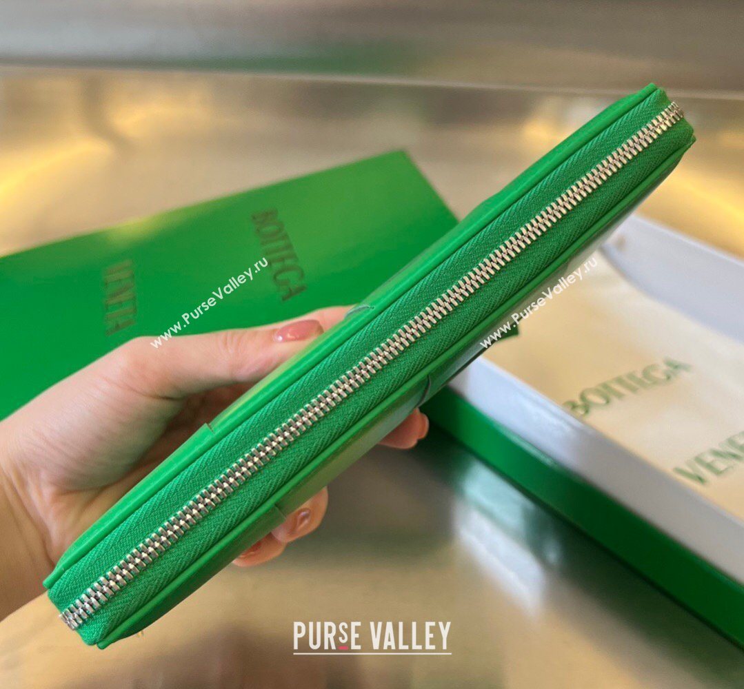 Bottega Veneta Mens Cassette Zip Around Wallet in Intreccio Leather 814649 Parakeet Green 2026 (YX-260402059)