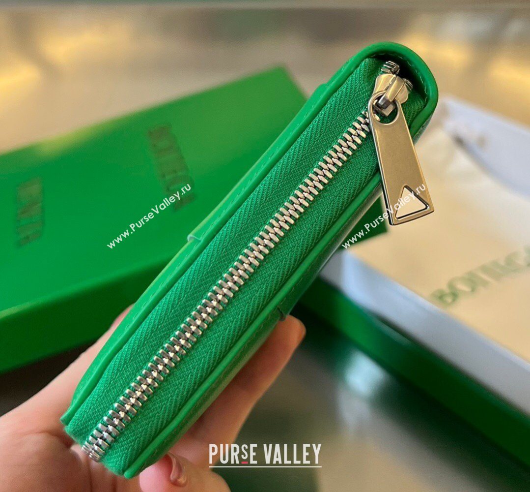 Bottega Veneta Mens Cassette Zip Around Wallet in Intreccio Leather 814649 Parakeet Green 2026 (YX-260402059)