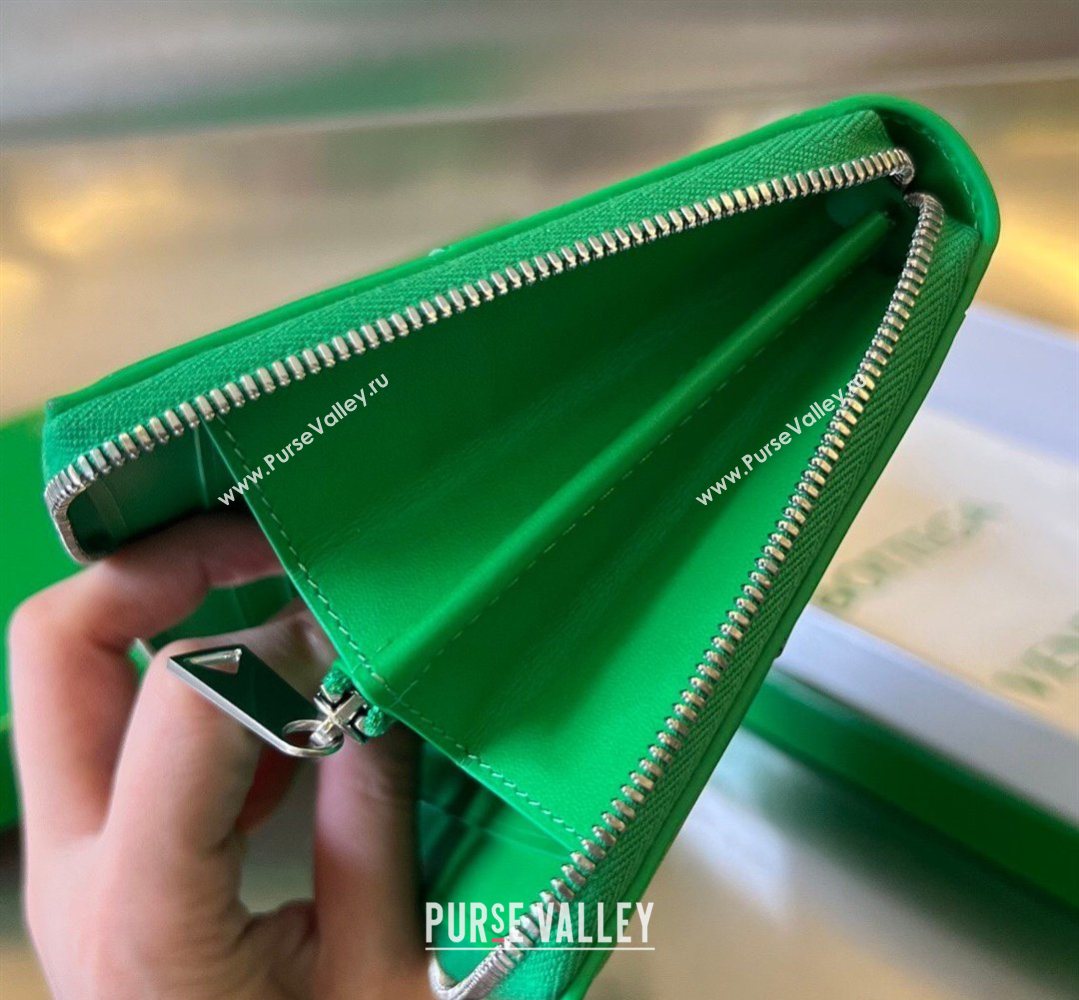 Bottega Veneta Mens Cassette Zip Around Wallet in Intreccio Leather 814649 Parakeet Green 2026 (YX-260402059)