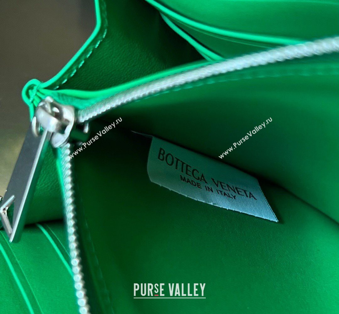 Bottega Veneta Mens Cassette Zip Around Wallet in Intreccio Leather 814649 Parakeet Green 2026 (YX-260402059)