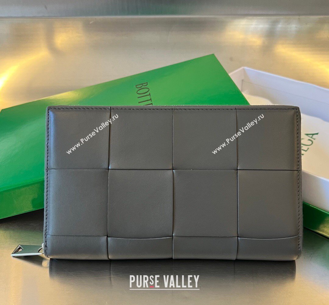 Bottega Veneta Mens Cassette Zip Around Wallet in Intreccio Leather 814649 Grey 2026 (YX-260402060)