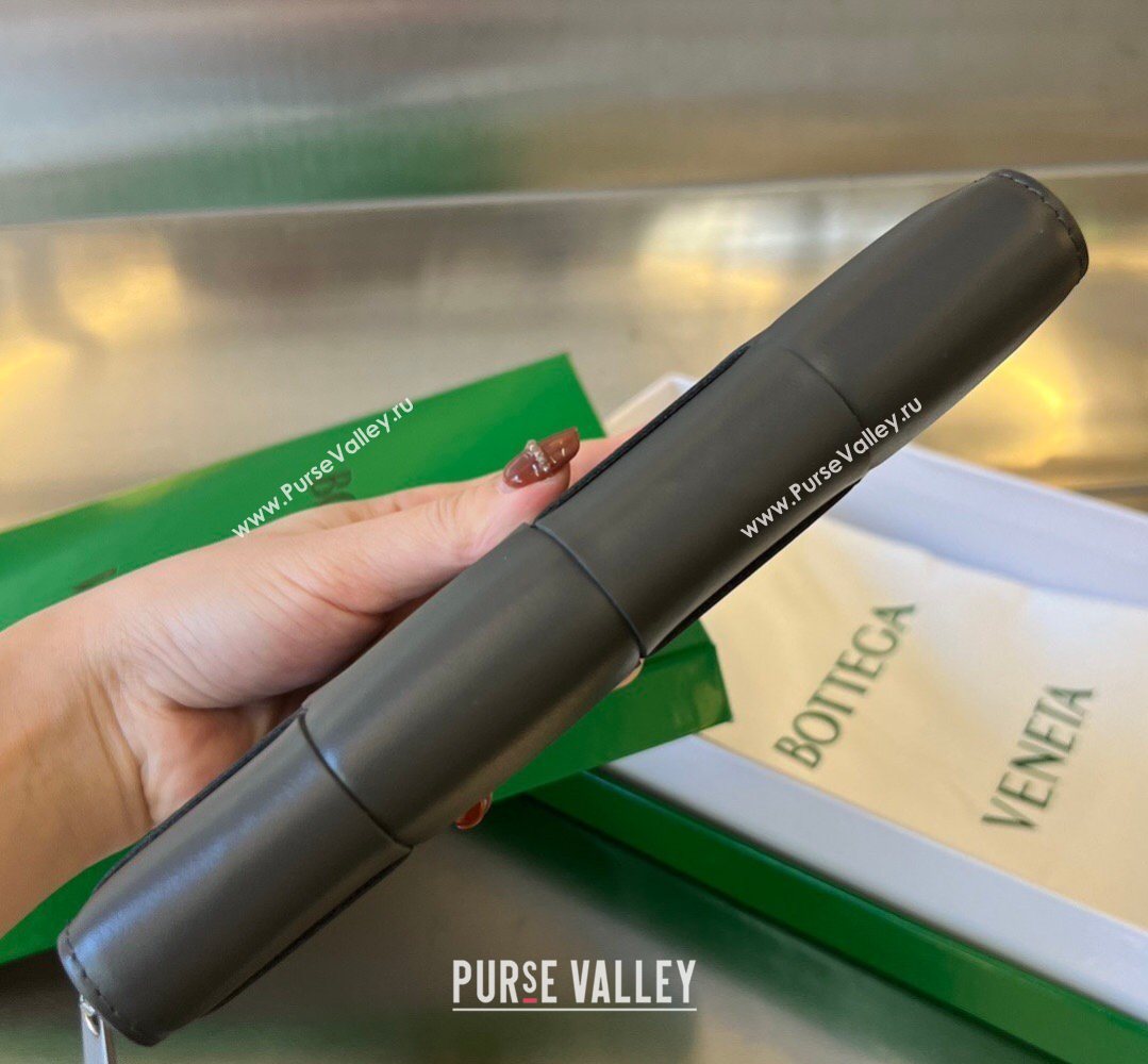 Bottega Veneta Mens Cassette Zip Around Wallet in Intreccio Leather 814649 Grey 2026 (YX-260402060)