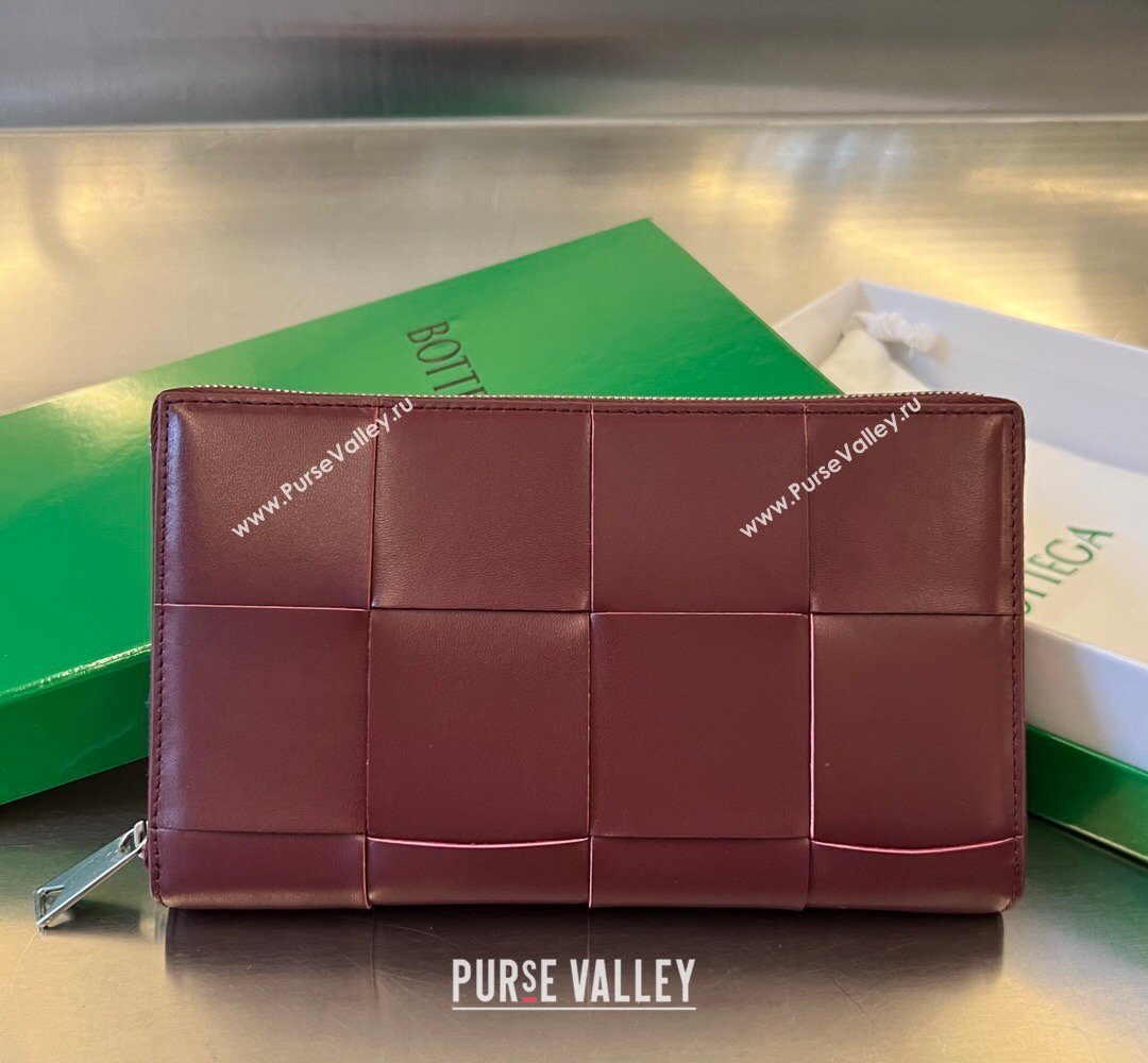 Bottega Veneta Mens Cassette Zip Around Wallet in Intreccio Leather 814649 Burgundy 2026 (YX-260402061)
