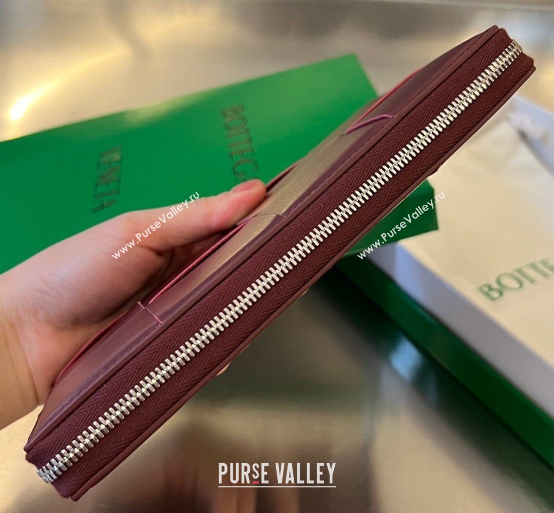 Bottega Veneta Mens Cassette Zip Around Wallet in Intreccio Leather 814649 Burgundy 2026 (YX-260402061)