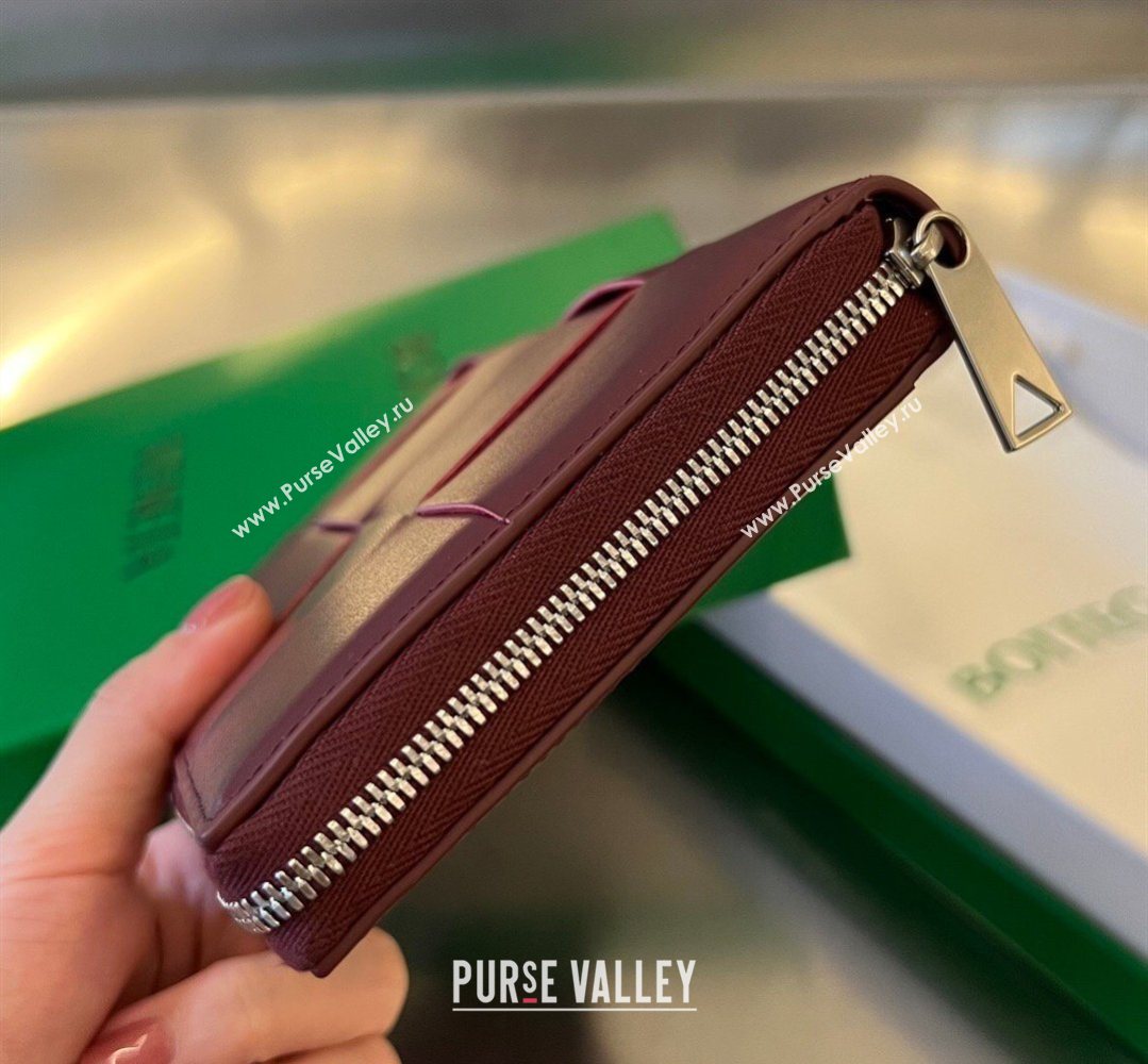 Bottega Veneta Mens Cassette Zip Around Wallet in Intreccio Leather 814649 Burgundy 2026 (YX-260402061)