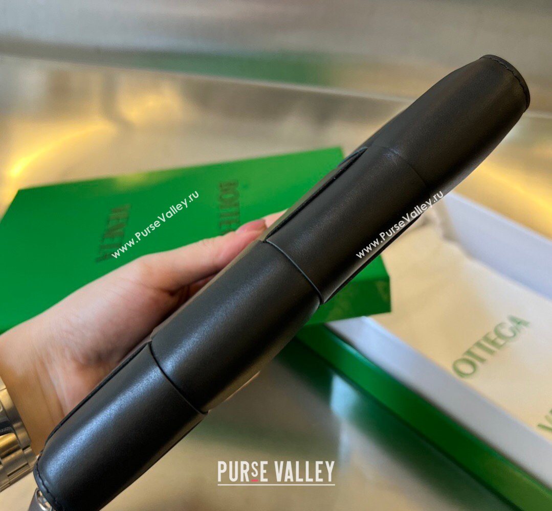 Bottega Veneta Mens Cassette Zip Around Wallet in Intreccio Leather 814649 Black 2026 (YX-260402062)