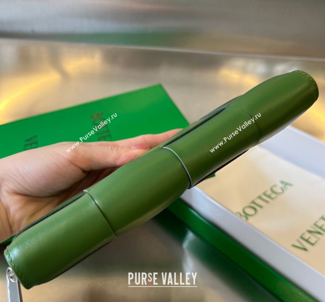 Bottega Veneta Mens Cassette Zip Around Wallet in Intreccio Leather 814649 Avocado Green 2026 (YX-260402063)