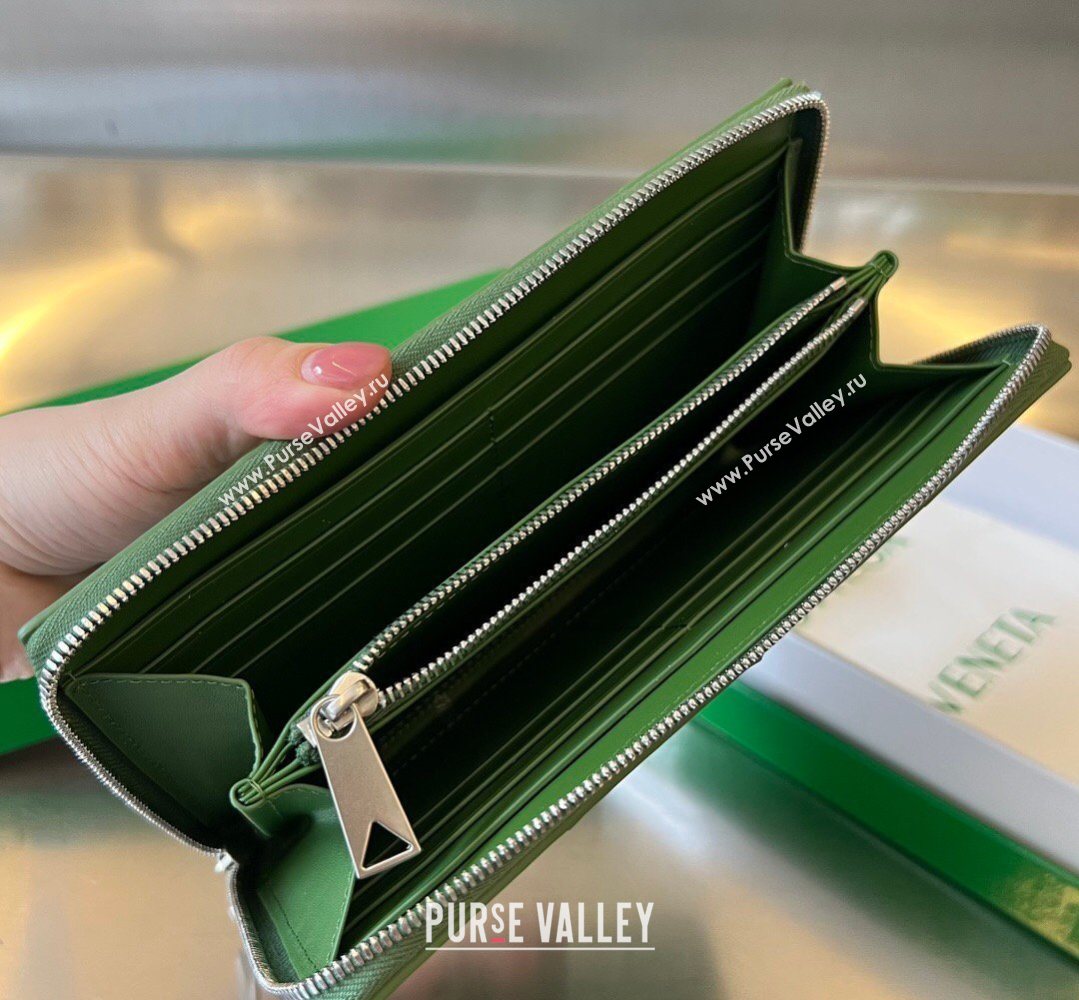 Bottega Veneta Mens Cassette Zip Around Wallet in Intreccio Leather 814649 Avocado Green 2026 (YX-260402063)