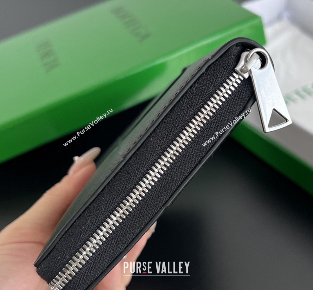 Bottega Veneta Mens Cassette Zip Around Wallet in Intreccio Leather 814649 Black/Green 2026 (YX-260402065)