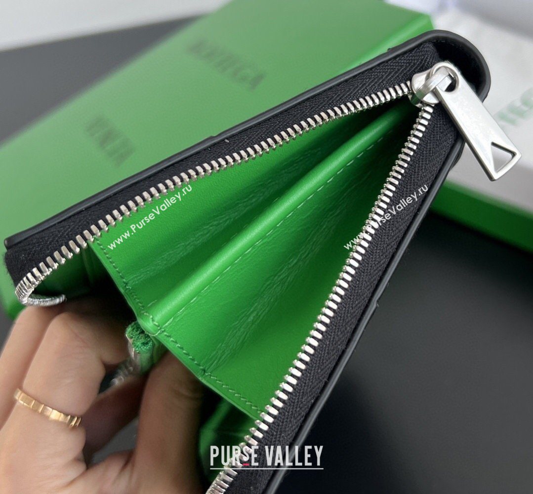 Bottega Veneta Mens Cassette Zip Around Wallet in Intreccio Leather 814649 Black/Green 2026 (YX-260402065)