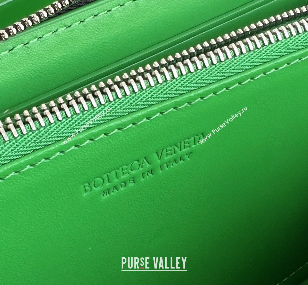 Bottega Veneta Mens Cassette Zip Around Wallet in Intreccio Leather 814649 Black/Green 2026 (YX-260402065)