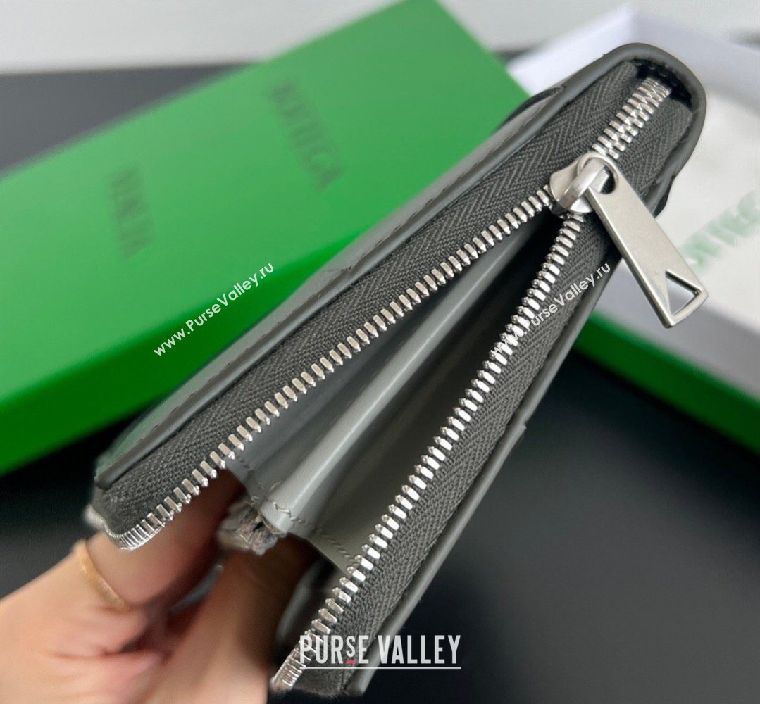 Bottega Veneta Mens Cassette Zip Around Wallet in Intreccio Leather 814649 Dark Green 2026 (YX-260402067)