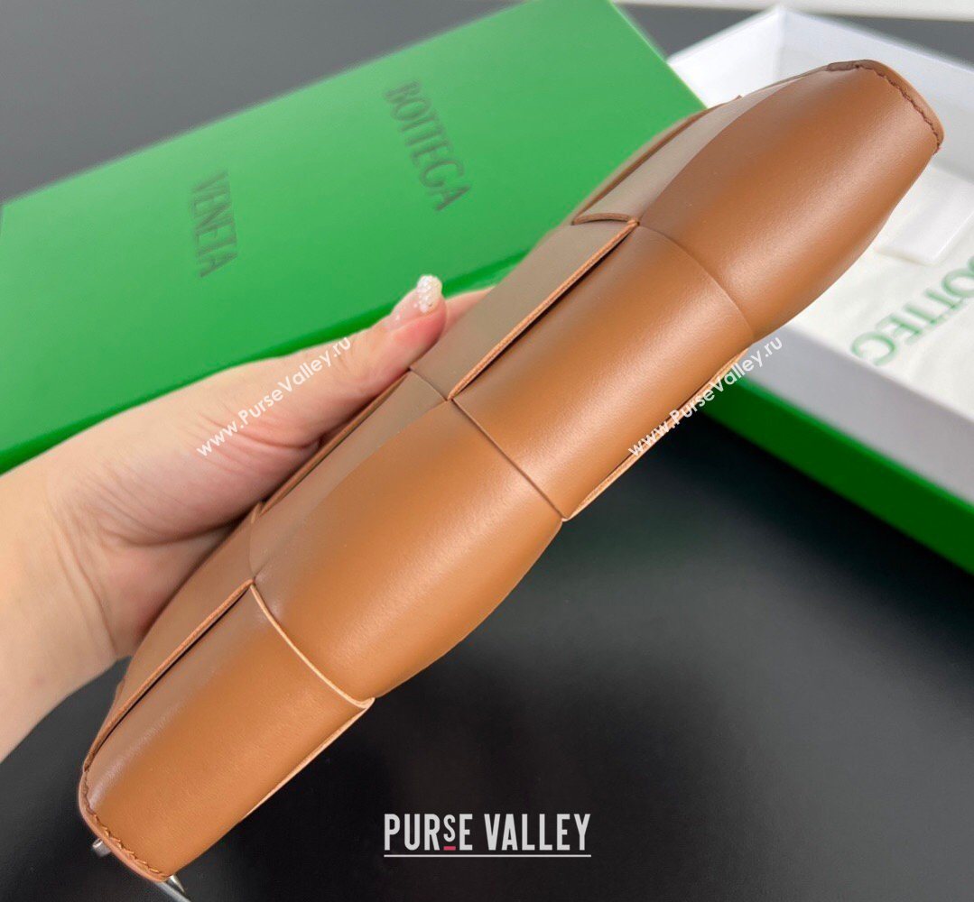 Bottega Veneta Mens Cassette Zip Around Wallet in Intreccio Leather 814649 Cognac Brown 2026 (YX-260402068)