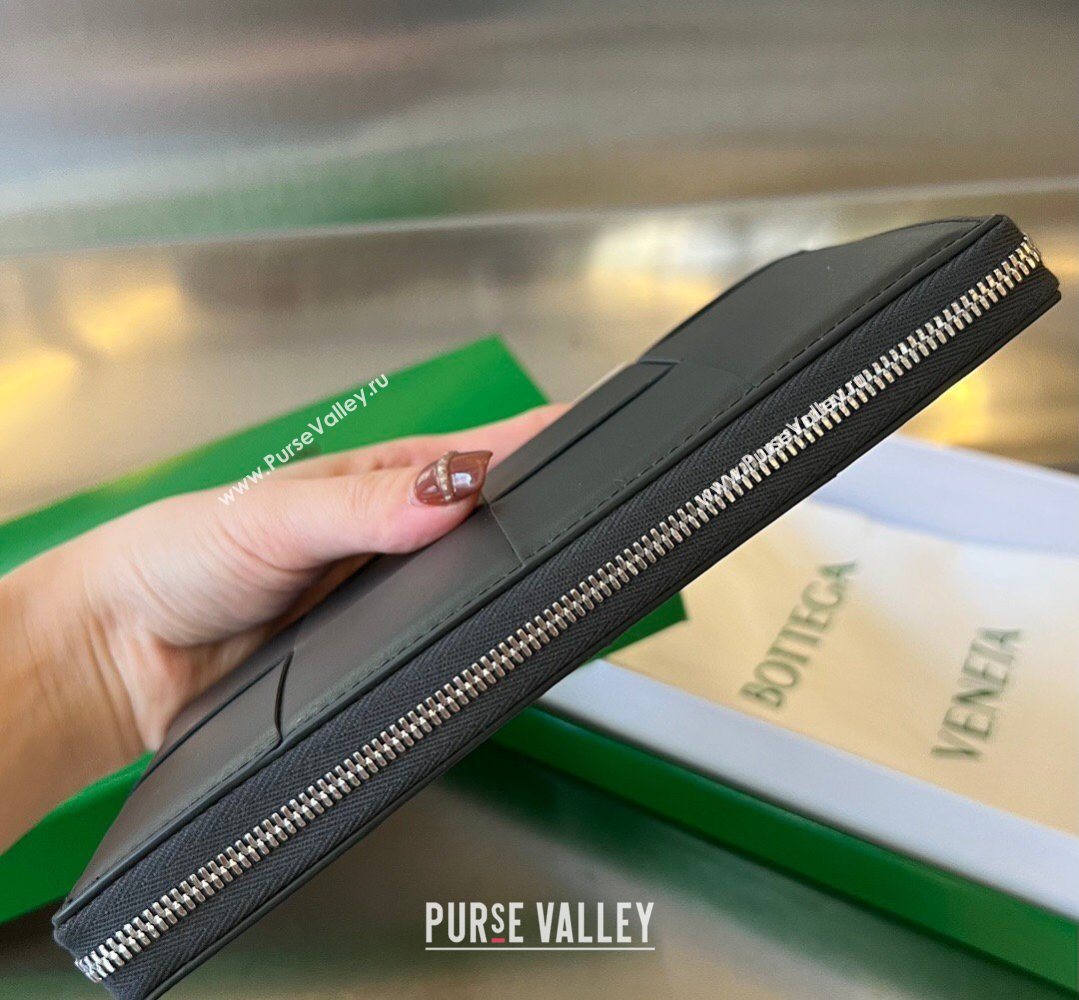 Bottega Veneta Mens Cassette Zip Around Wallet in Intreccio Leather 814649 Dark Moss 2026 (YX-260402058)