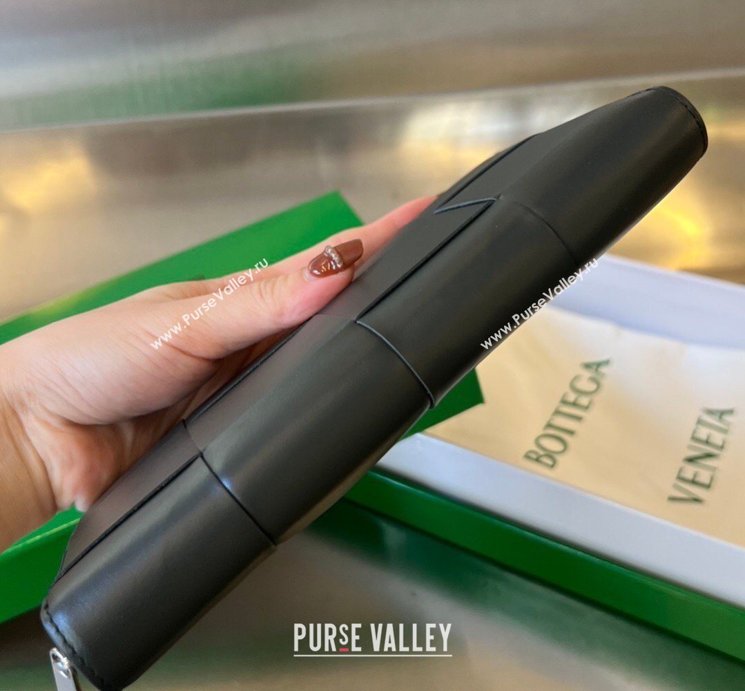 Bottega Veneta Mens Cassette Zip Around Wallet in Intreccio Leather 814649 Dark Moss 2026 (YX-260402058)