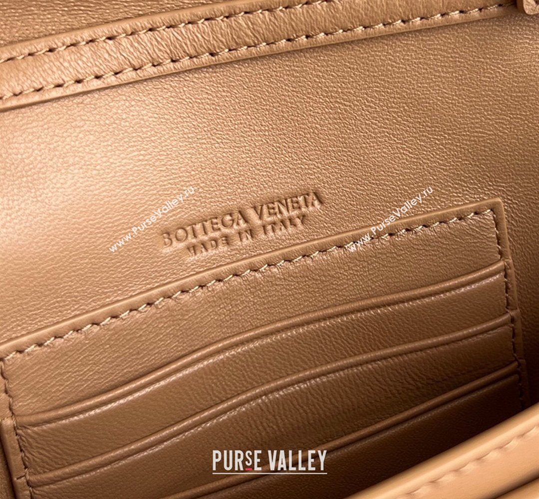 Bottega Veneta Andiamo Pouch on Chain Mini Bag in Intrecciato Leather Pale Brown 2026 844107 (WT-260402102)