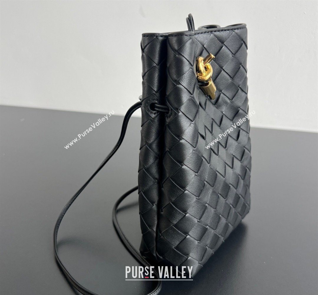 Bottega Veneta Andiamo Phone Pouch in Intrecciato Leather Black 2026 843890 (WT-260402100)