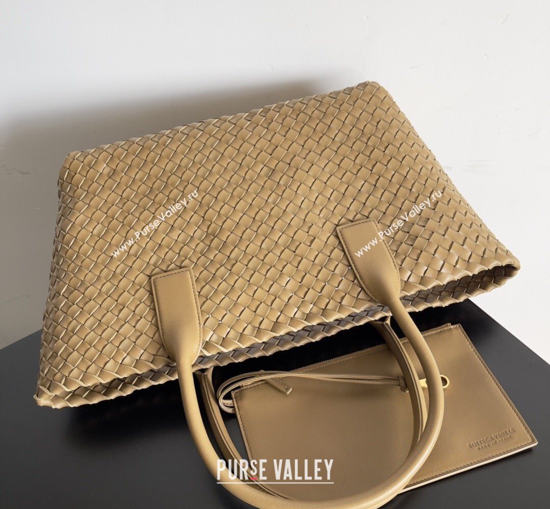 Bottega Veneta Medium Cabat Tote Bag 32cm in Intrecciato Leather Pale Brown 2026 BV040205 (XY-260402129)